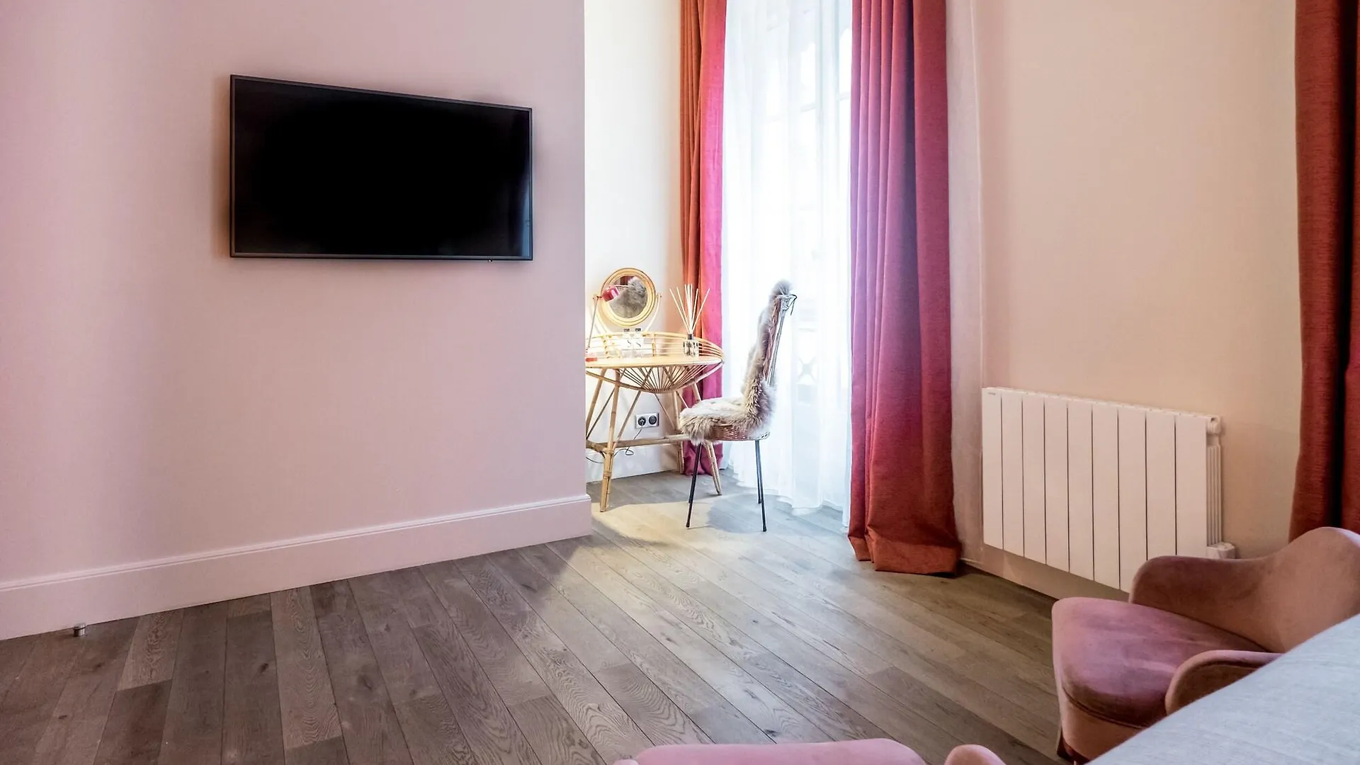 1er Etage Sopi-montmartre 3*